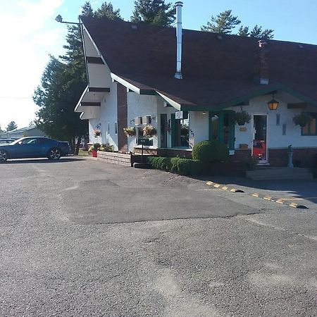 Motel Les Pins Гранбі Екстер'єр фото