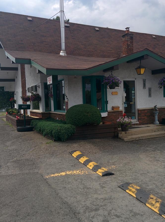 Motel Les Pins Гранбі Екстер'єр фото