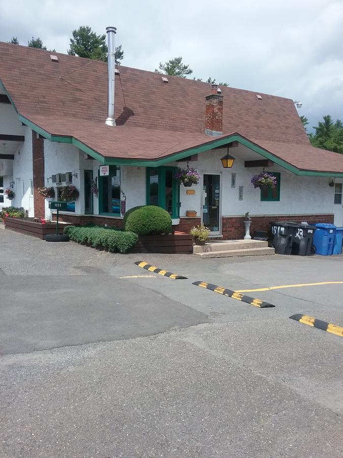 Motel Les Pins Гранбі Екстер'єр фото