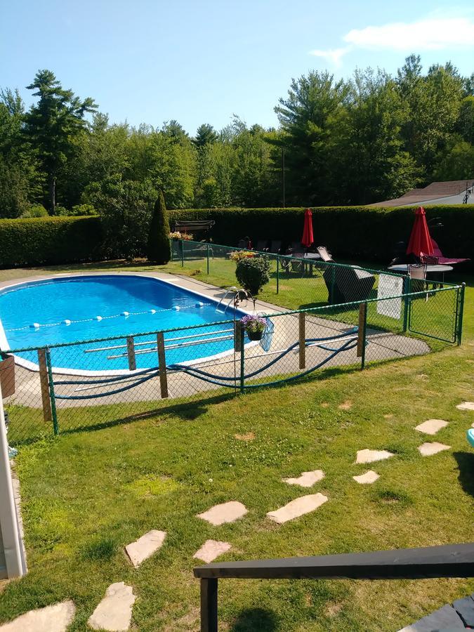 Motel Les Pins Гранбі Екстер'єр фото